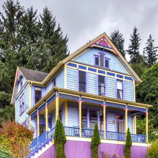 Astoria Painted Lady Historic Apt with River View!，位于阿斯托里亚的酒店