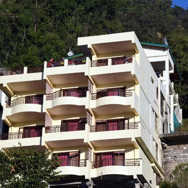Green Roof Hotel，位于奈尼塔尔的酒店