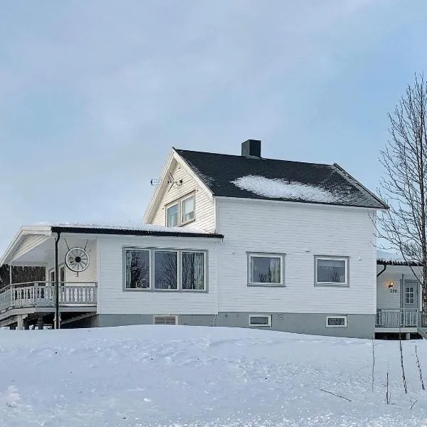 Holiday home Svensby III，位于Hansnes的酒店