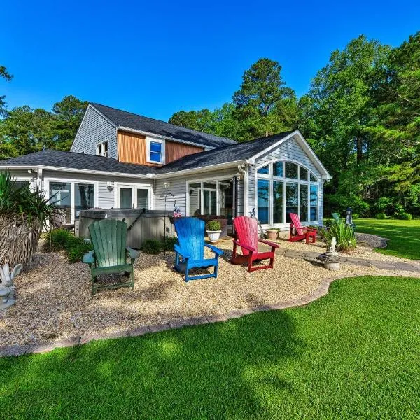 Bayfront Blounts Creek Home Private Beach and Dock!，位于Whichard Beach的酒店