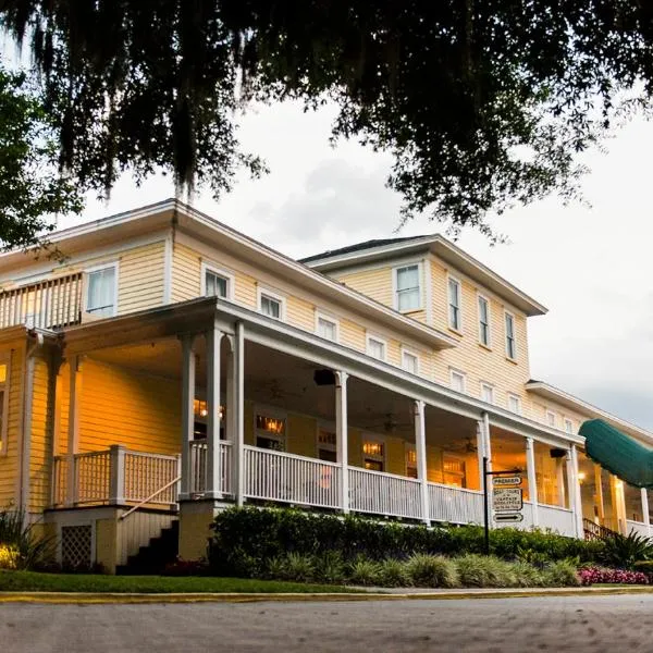 Lakeside Inn on Lake Dora，位于芒特多拉的酒店