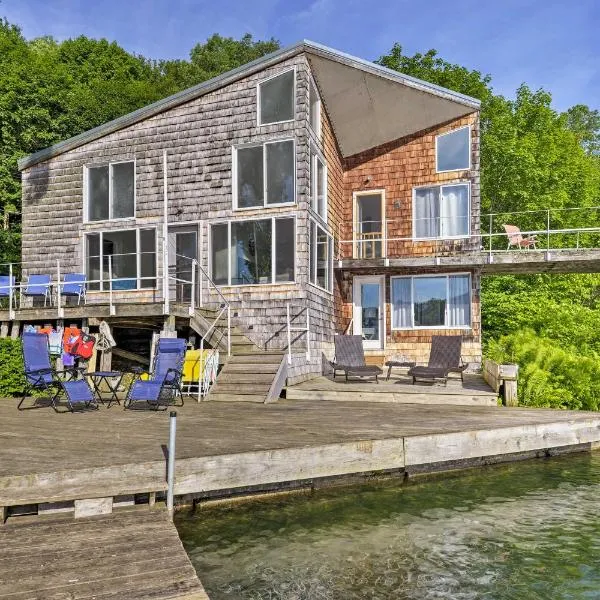 Waterfront DeRuyter Home with Private Dock!，位于New Woodstock的酒店