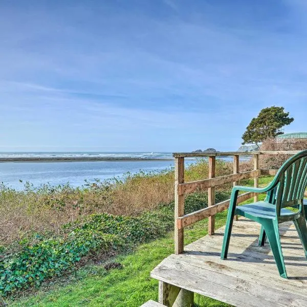 Smith River Vintage Cabin Oceanfront Deck and Views，位于布鲁金斯的酒店