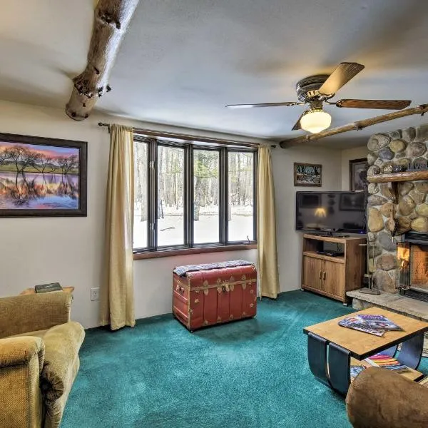 Cabin Near to Lakes, ATVing, Skiing and Natl Forest，位于Pound的酒店