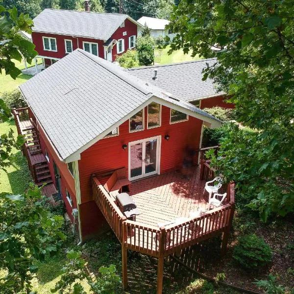 Hendersonville Cantrell Cottage - Smoky Mtn View，位于亨德森维尔的酒店