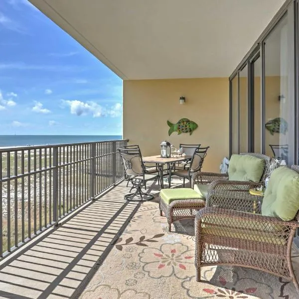 Beachfront Bliss on Dauphin Island with Pool Access!，位于多芬岛的酒店