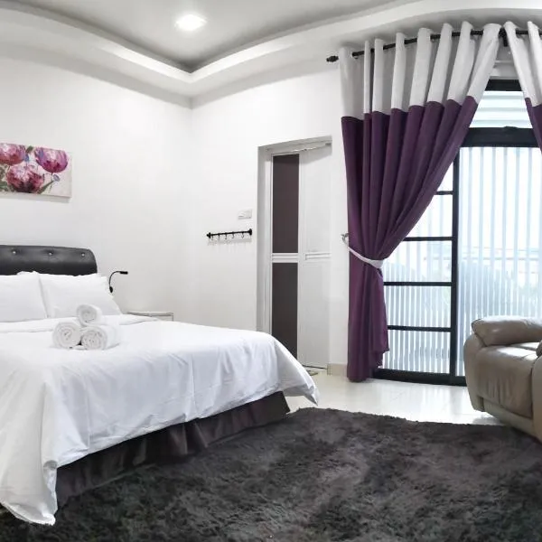 Teratak Persona Homestay. 4 rooms double storey terrace in Kuantan City.，位于甘榜巴鲁的酒店