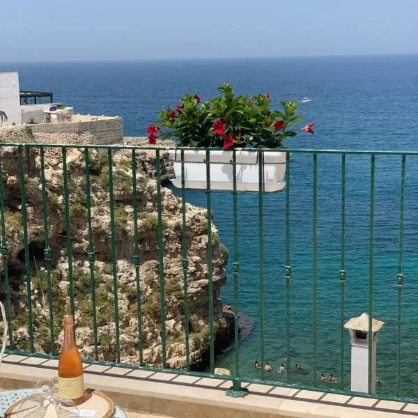 POSEA - Polignano Sea Suites，位于滨海波利尼亚诺的酒店