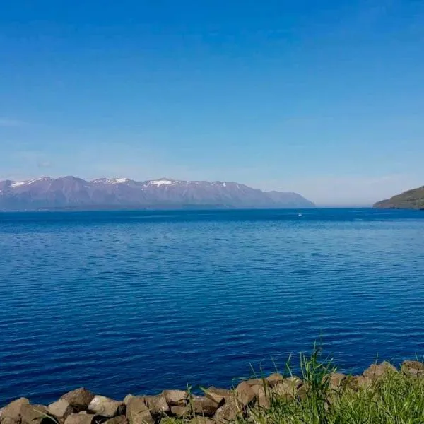 Vellir Grenivík Home with a View，位于Hauganes的酒店