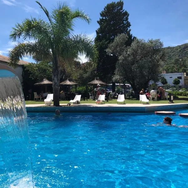 Riviera Hotel & Spa，位于Villa Santa Cruz del Lago的酒店