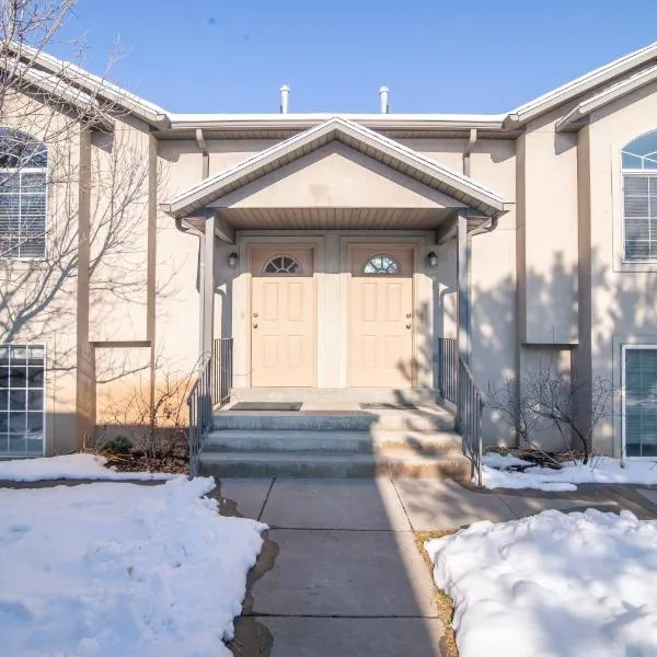 Heart of Ogden, 25 minutes to Snowbasin Ski Resort Duplex，位于奥格登的酒店