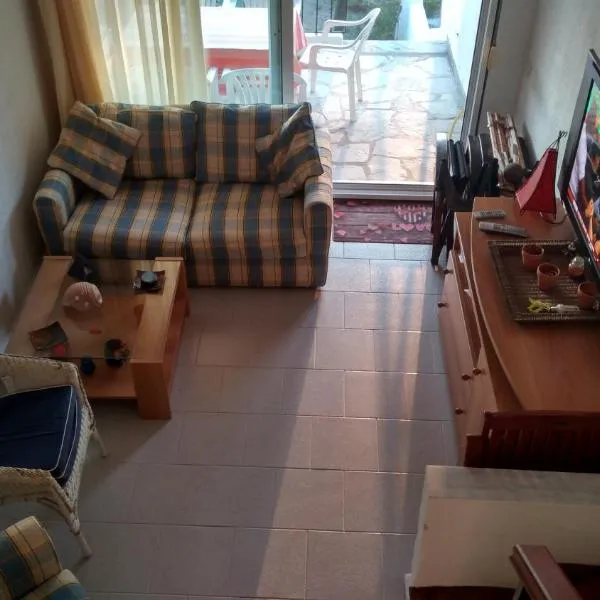 2-bed maisonette in pine forest, 250m from beach between Skala Fourka and Siviri，位于斯卡拉福卡斯的酒店