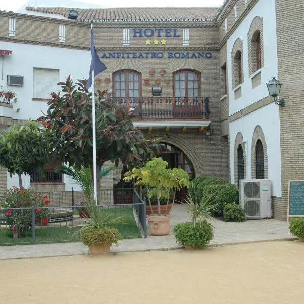 罗曼剧场酒店，位于Villanueva del Ariscal的酒店