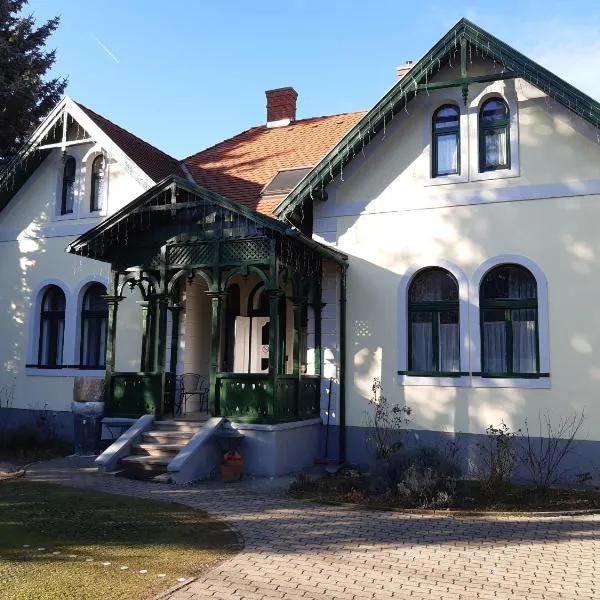 Szalay Villa，位于Nemesvámos的酒店