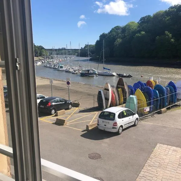 studio vue sur le Port saint Goustan classé 3 étoiles!，位于欧赖的酒店