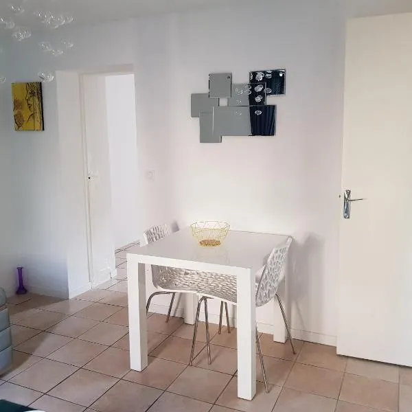 Jolie appartement moderne à Roanne，位于Cordelle的酒店