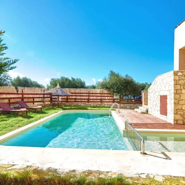 Villa Evenos of 3 bedrooms - Irida Country House of 2 bedrooms with private pools，位于Kefálion的酒店