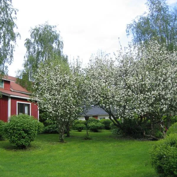 Huoneisto omenapuiden katveessa，位于Venesjärvi的酒店