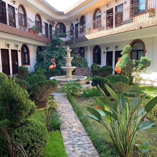 Hotel Los Arcos，位于伊达尔戈德尔帕拉尔的酒店