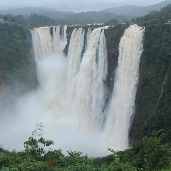 KSTDC Hotel Mayura Gerusoppa, Jogfalls，位于Māvingundi的酒店