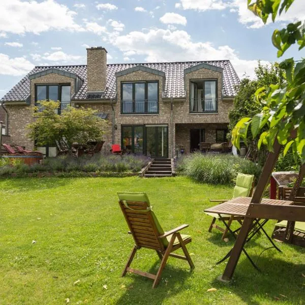 Schönste Lage am Rhein in unmittelbarer Stadtnähe, B & B，位于科隆的酒店