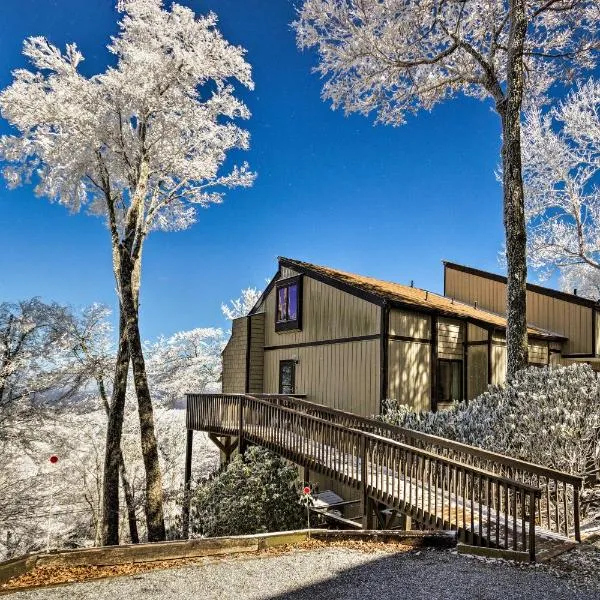 Hike, Fish & Ski: Beech Mtn Condo w/ Balcony，位于榉木山的酒店