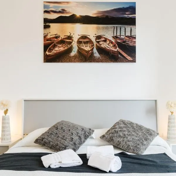 Fco Secrets Luxury Apartment，位于菲乌米奇诺的酒店