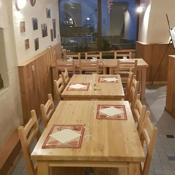 LE GÎTE LES MELEZES，位于Villar-dʼArène的酒店