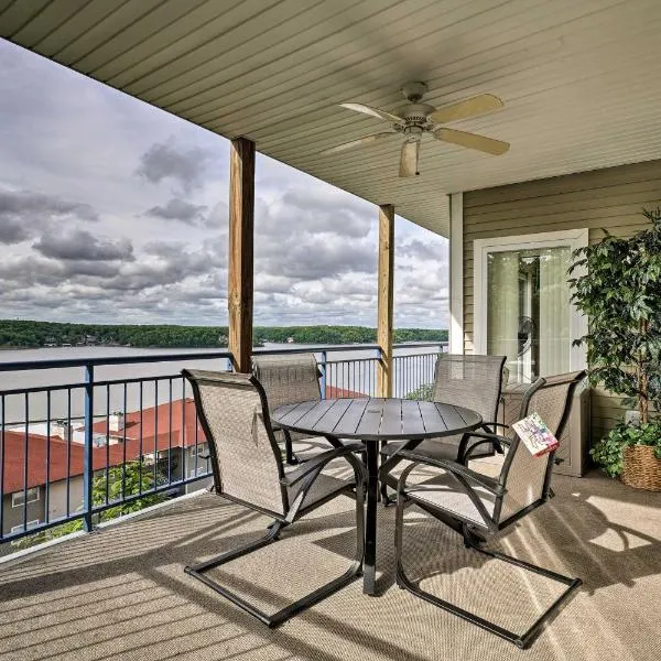 Waterfront Lake Ozark Condo with Deck and Pools，位于奥沙克湖的酒店