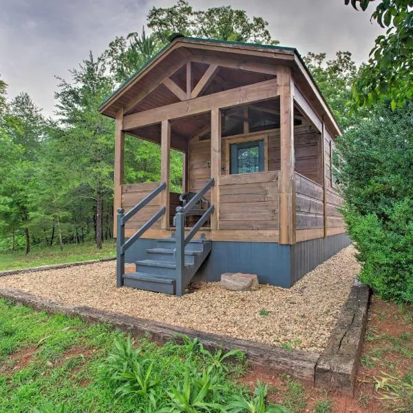 Mill Spring Cabin Near Parker-Binns Winery!，位于Mill Spring的酒店