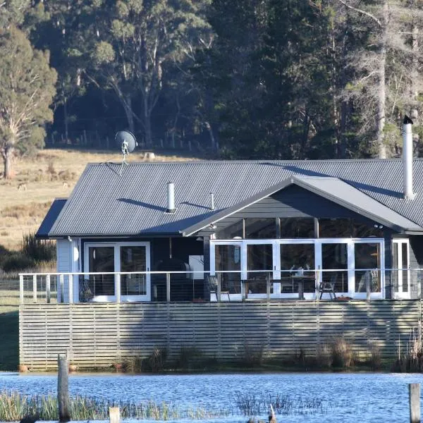 塔斯马尼亚澳洲喜鹊湖山林小屋，位于Lake Leake的酒店