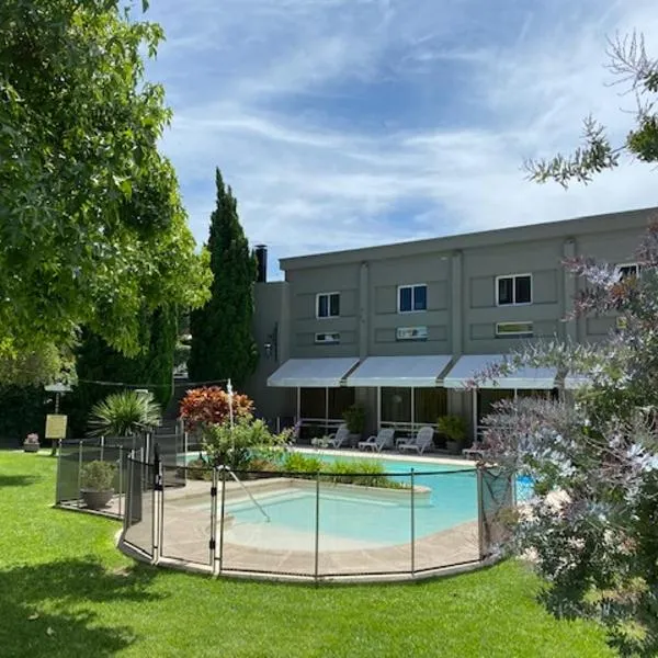 Hotel Garden，位于Granadero Baigorria的酒店