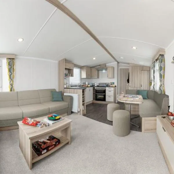 Roselands caravan park, Nr Lands End, Cornwall，位于圣贾斯特的酒店