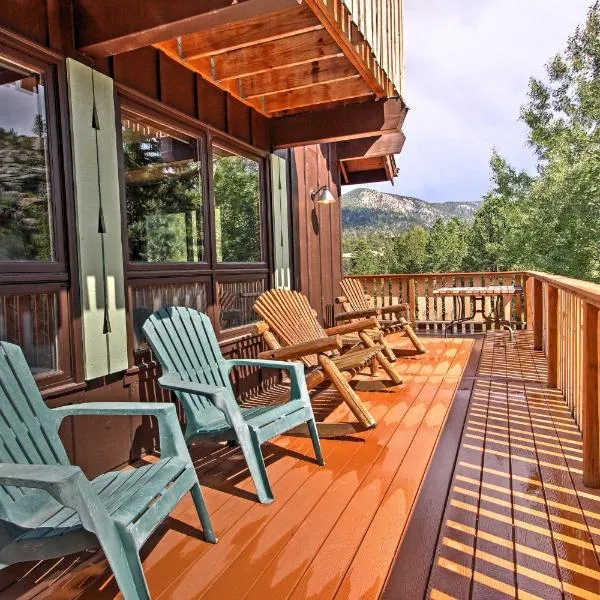 Peaceful Pines Estes Park Home Longs Peak View，位于埃斯蒂斯帕克的酒店