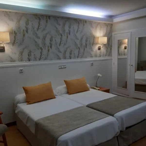 阿尔米兰特酒店，位于圣克鲁斯德奥莱罗斯的酒店