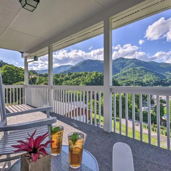 Maggie Valley House with Mtn Views - 1 Mi to DT，位于马吉谷的酒店