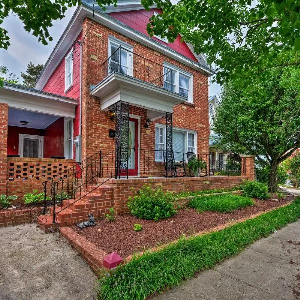 New Bern Home with Yard, Grill and Walkable Location，位于新伯尔尼的酒店