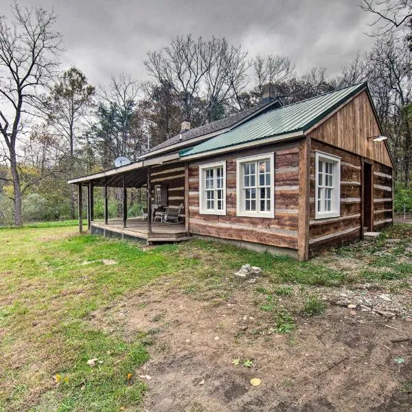 Remote 1901 Studio Cabin with Loft - Pets Allowed!，位于Allenwood的酒店