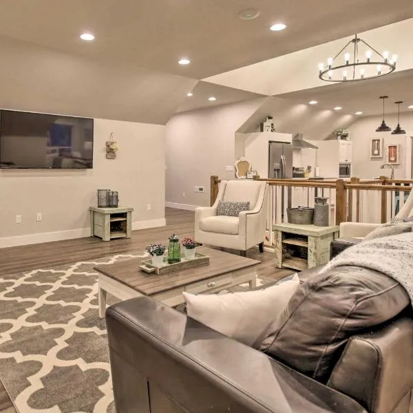 Chic Farmhouse with Creek in Heart of Wine Country!，位于麦克明维尔的酒店