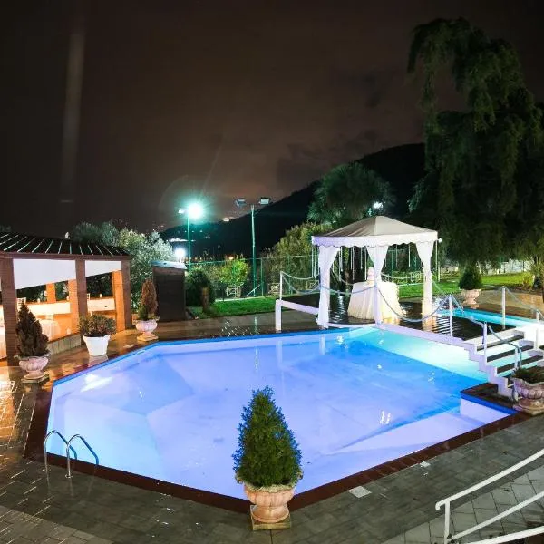 Hotel Diecimare，位于卡瓦德蒂雷尼的酒店