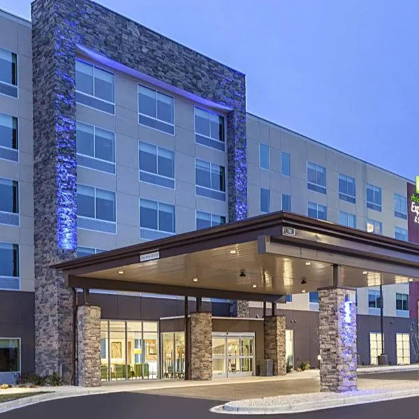 Holiday Inn Express & Suites - Hudson I-94, an IHG Hotel，位于River Falls的酒店