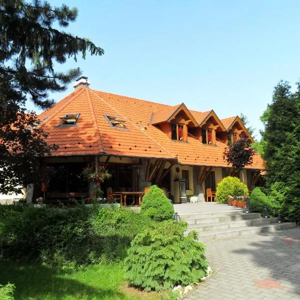 阳光酒店，位于Pilisvörösvár的酒店