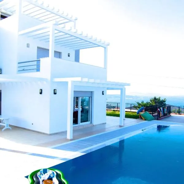 Luxury Villa with amazing view, Cesme，位于切什梅的酒店