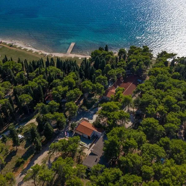 Mobile Homes Camp Pineta - Adriatic Kampovi，位于普拉的酒店