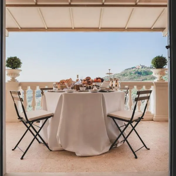 Alfresco luxury Villa with Heated pool，位于蒙特卡蒂尼泰尔梅的酒店