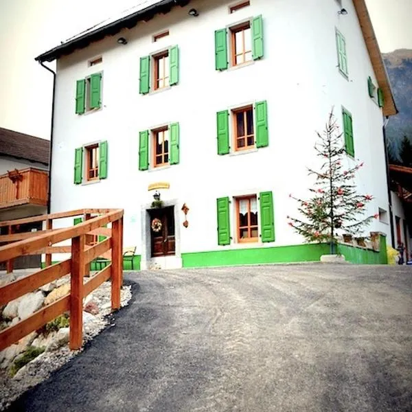 克罗斯计划农家乐，位于Prato Carnico的酒店