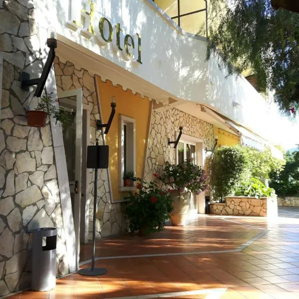 Yellow Park Hotel，位于Bonea的酒店