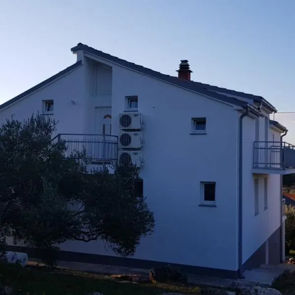 Apartments Zafranović，位于普尔维奇卢卡的酒店