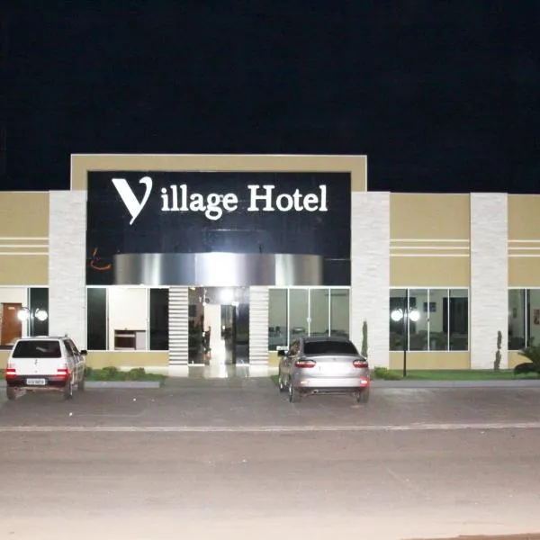 Village Hotel，位于卡塞雷斯的酒店