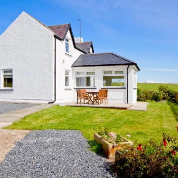 Castlemoor Holiday Cottage, Mull of Galloway，位于Drummore的酒店